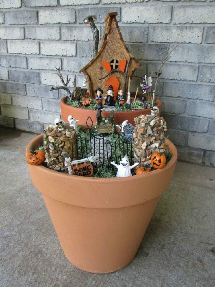 Halloween Fairy Garden
 Make Your Neighbors Giggle With These 9 Halloween Fairy