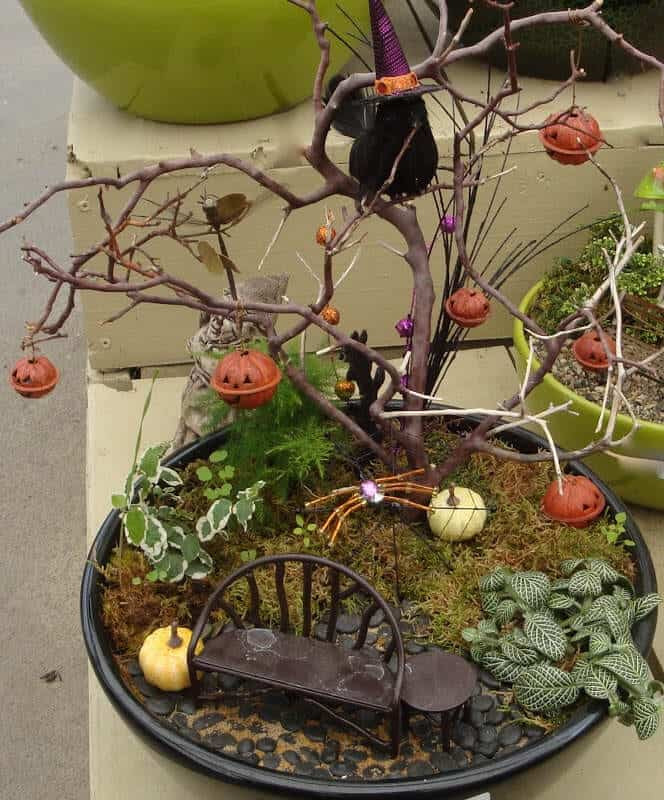 Halloween Fairy Garden
 7 Hauntingly Cool Halloween Fairy Gardens