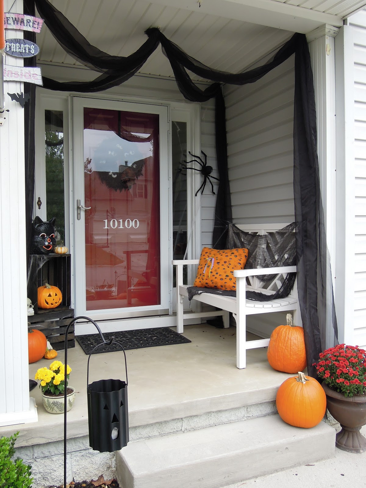 Halloween Front Porch
 Halloween Porch Decorating