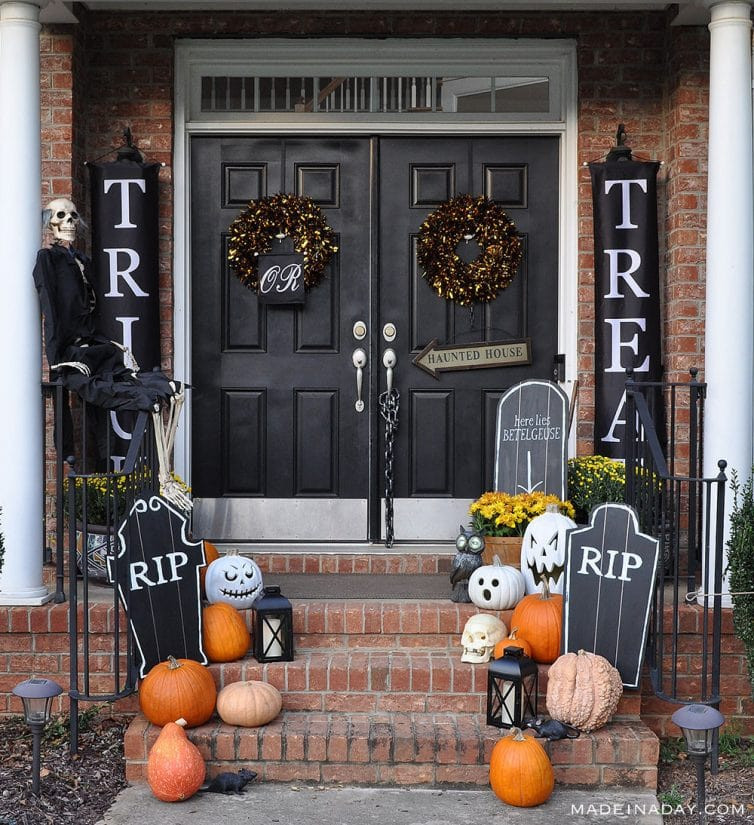 Halloween Front Porch
 Halloween Porch Decorating Ideas