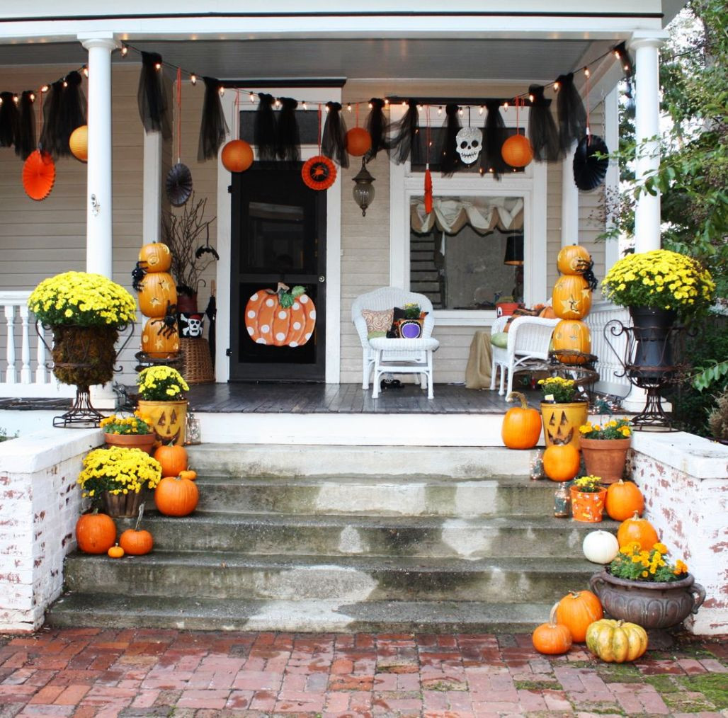 Halloween Front Porch
 Cute Halloween Front Porch Decorations to Greet Your Guests