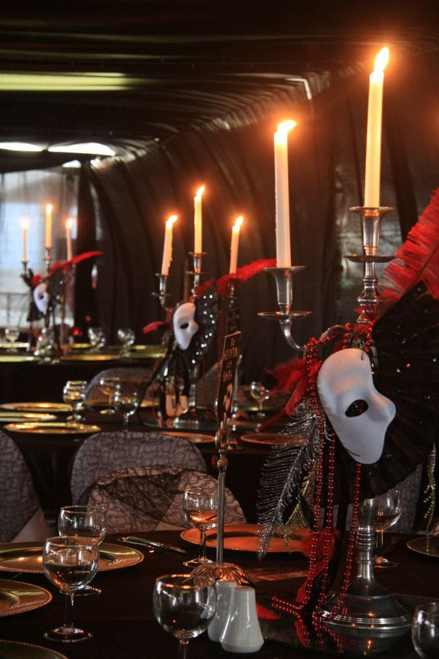 Halloween Masquerade Party Ideas
 40 Dramatic Halloween Weddings Table Settings