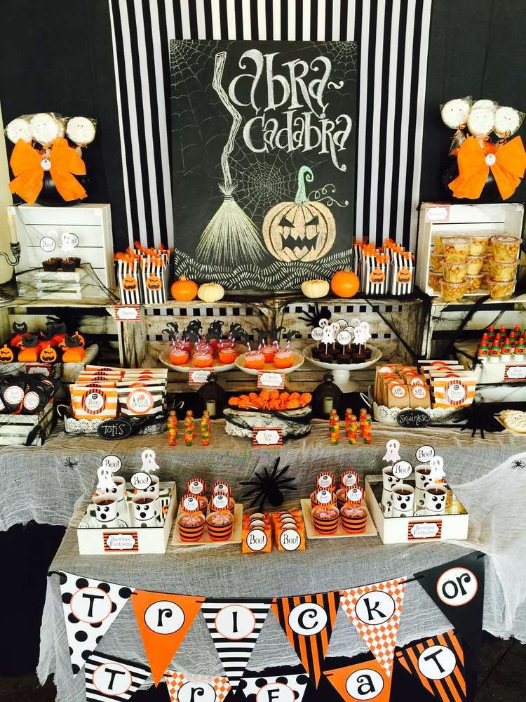 Halloween Party Table Ideas
 Incredible Halloween party See more party planning ideas