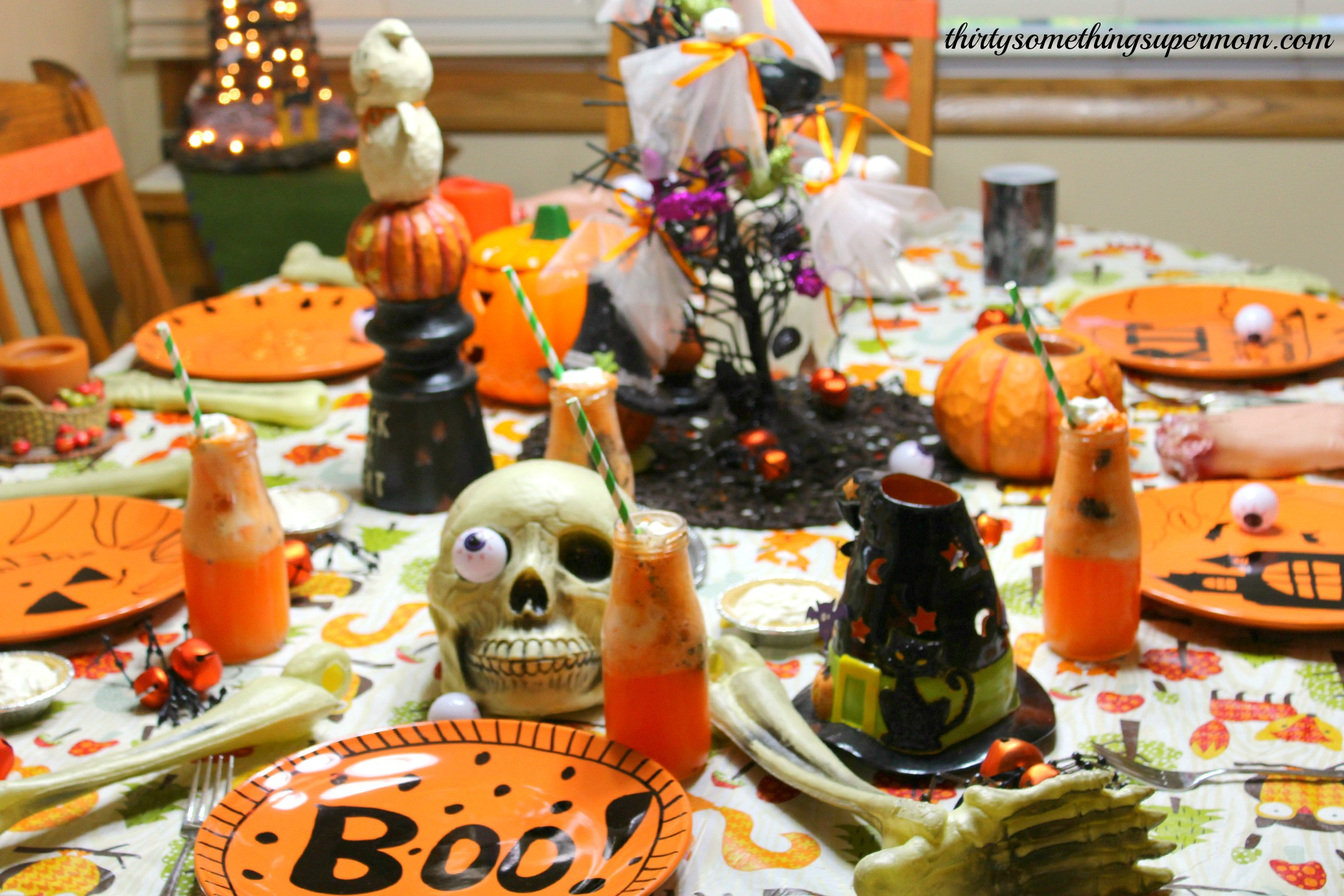 Halloween Party Table Ideas
 Spooky Halloween Party & Tablescape Ideas