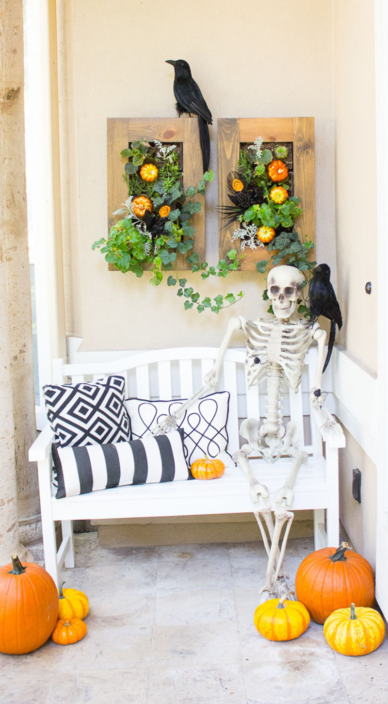 Halloween Porch Decorations
 20 Fun and Spooky Halloween Porch Decorating Ideas