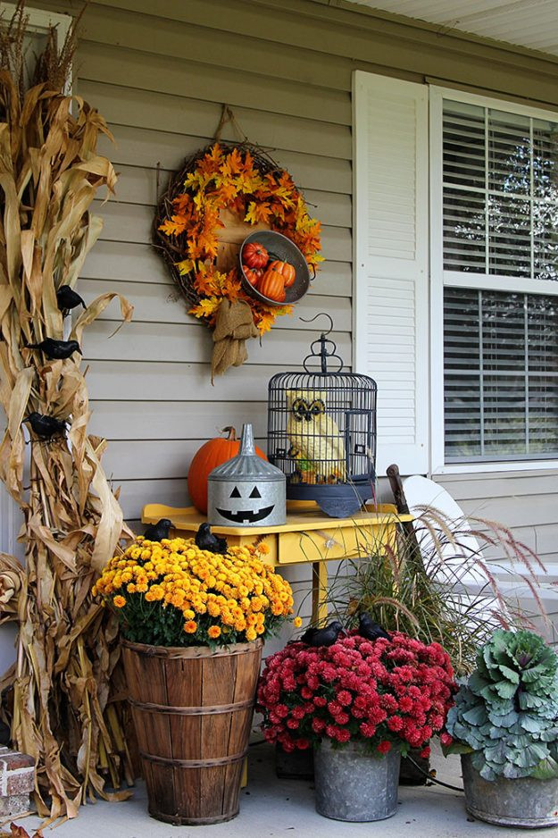 Halloween Porch Decorations
 Halloween porch decorating ideas you can actually do
