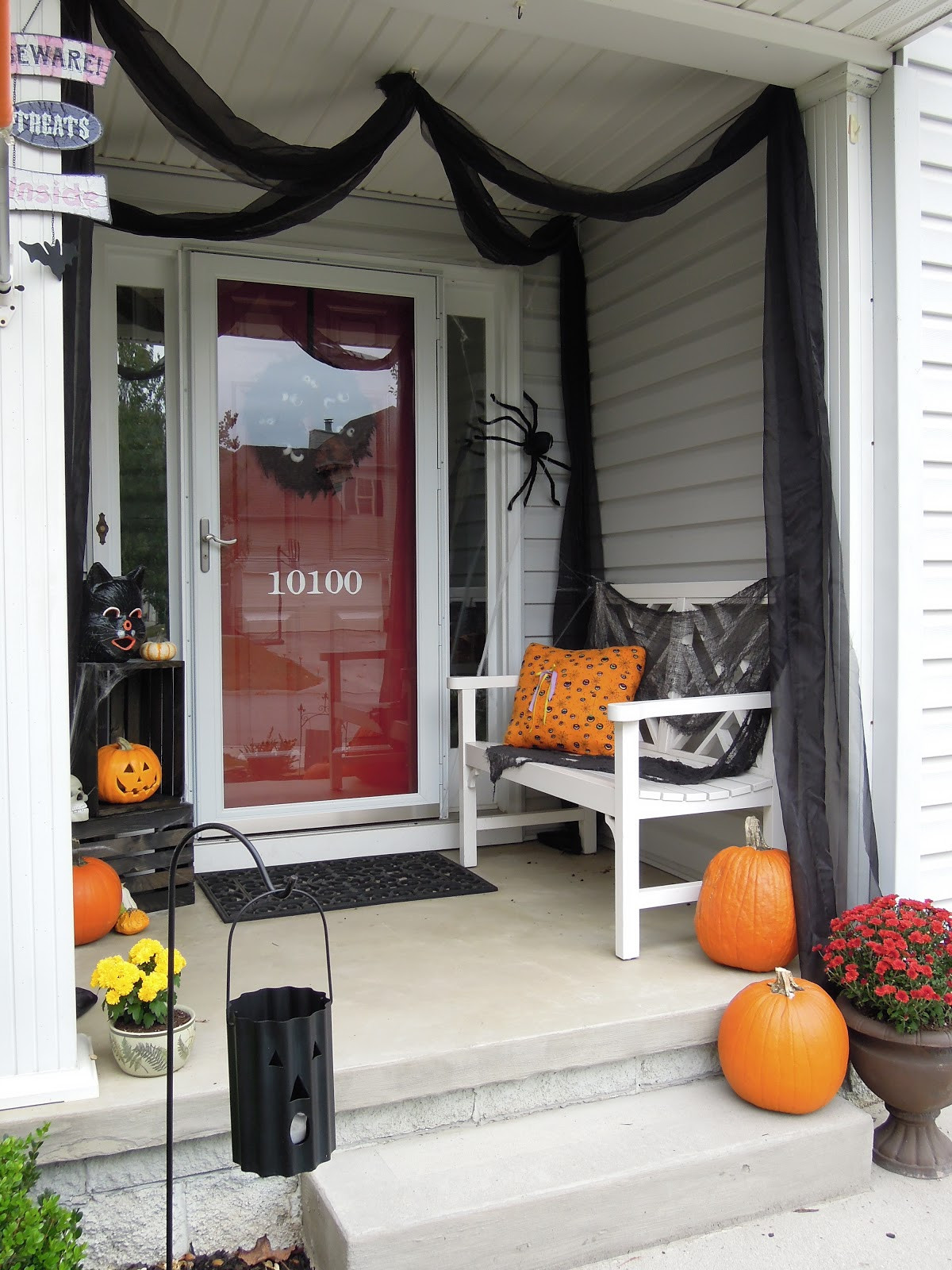 Halloween Porch Decorations
 Halloween Porch Decorating