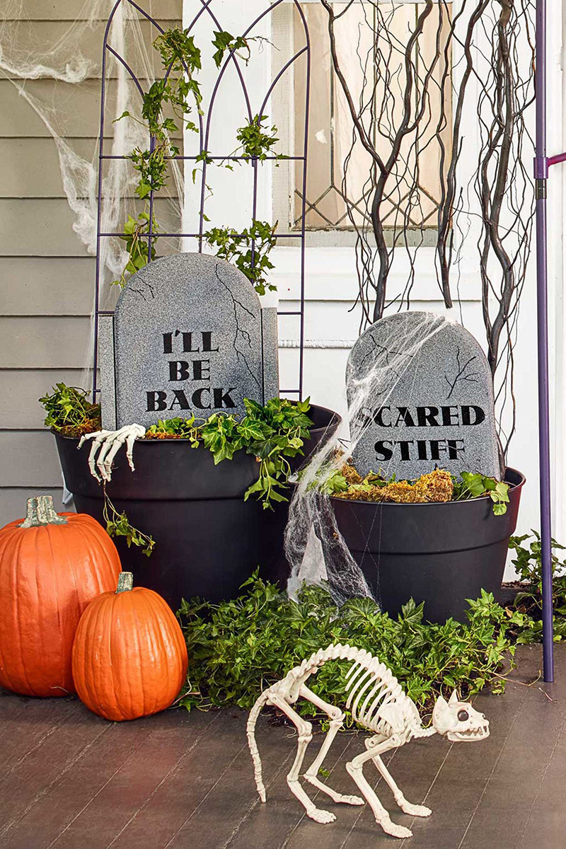 Halloween Porch Decorations
 20 Fun and Spooky Halloween Porch Decorating Ideas