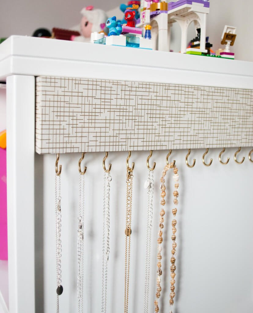 Hanging Jewelry Organizer DIY
 Easy DIY Jewelry Organizer for Tangle Free Necklaces