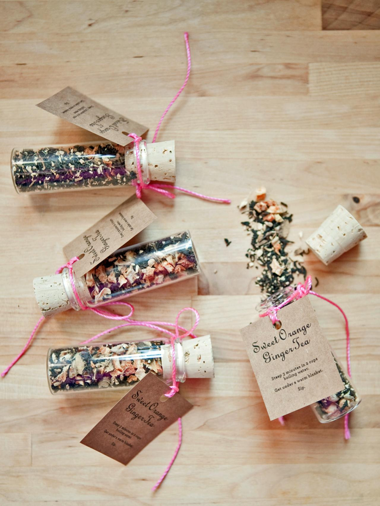 Holiday Party Favor Ideas
 30 Festive DIY Holiday Party Favors