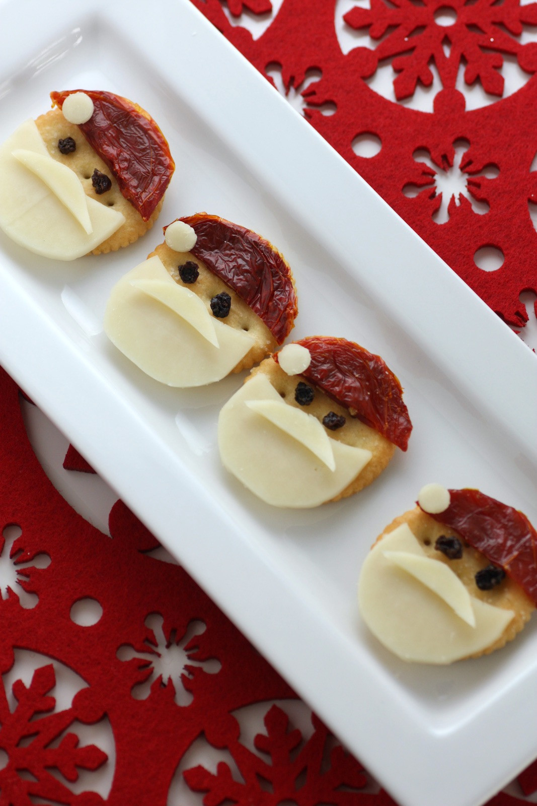 Holiday Party Snack Ideas
 Easy Christmas Santa Crackers