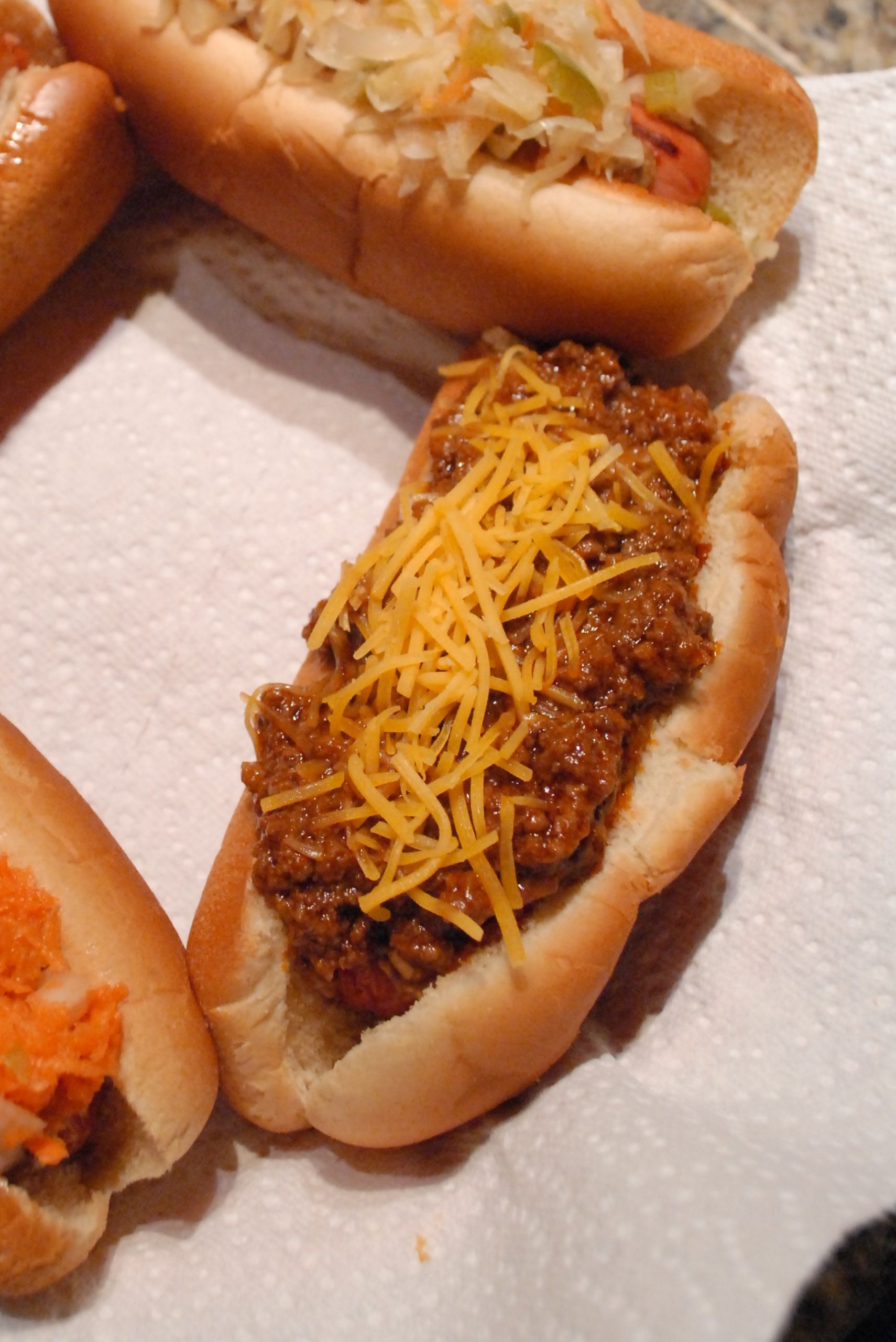 Hot Dogs With Chili
 Super Bowl Grub Ultimate Hot Dog Chili