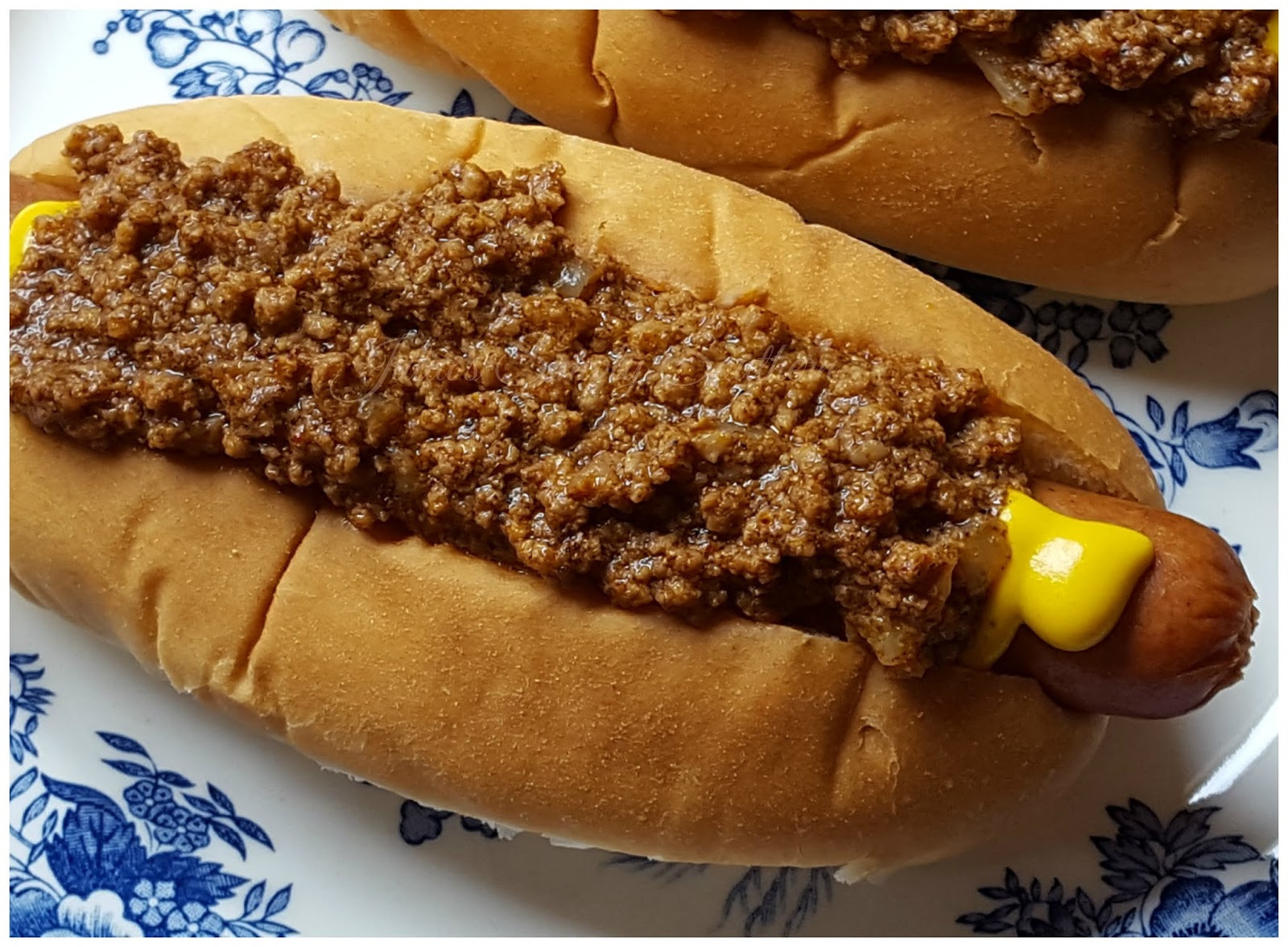 Hot Dogs With Chili
 Julia s Simply Southern Julia s Southern Hot Dog Chili Sauce