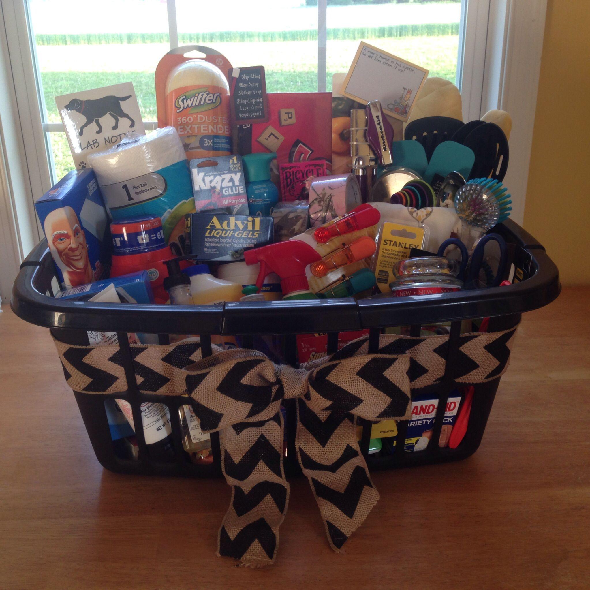 Housewarming Gift Basket Ideas
 Housewarming basket for some friends plete with