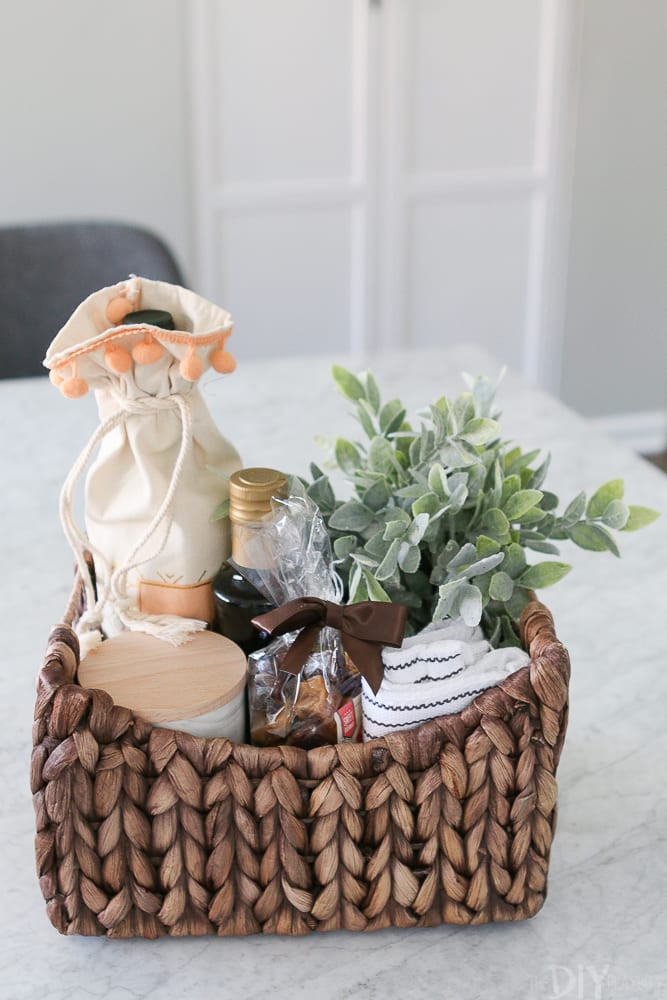 Housewarming Gift Basket Ideas
 Simple and Personal Gift Wrapping Ideas for All Skill Levels