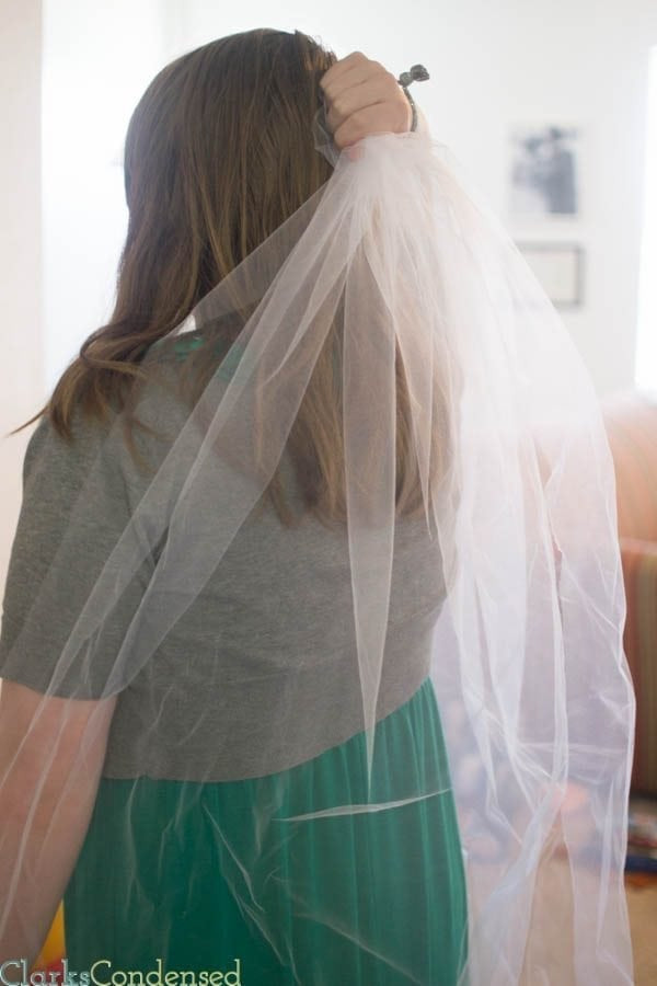 How Do You Make A Wedding Veil
 Simple DIY Wedding Veil