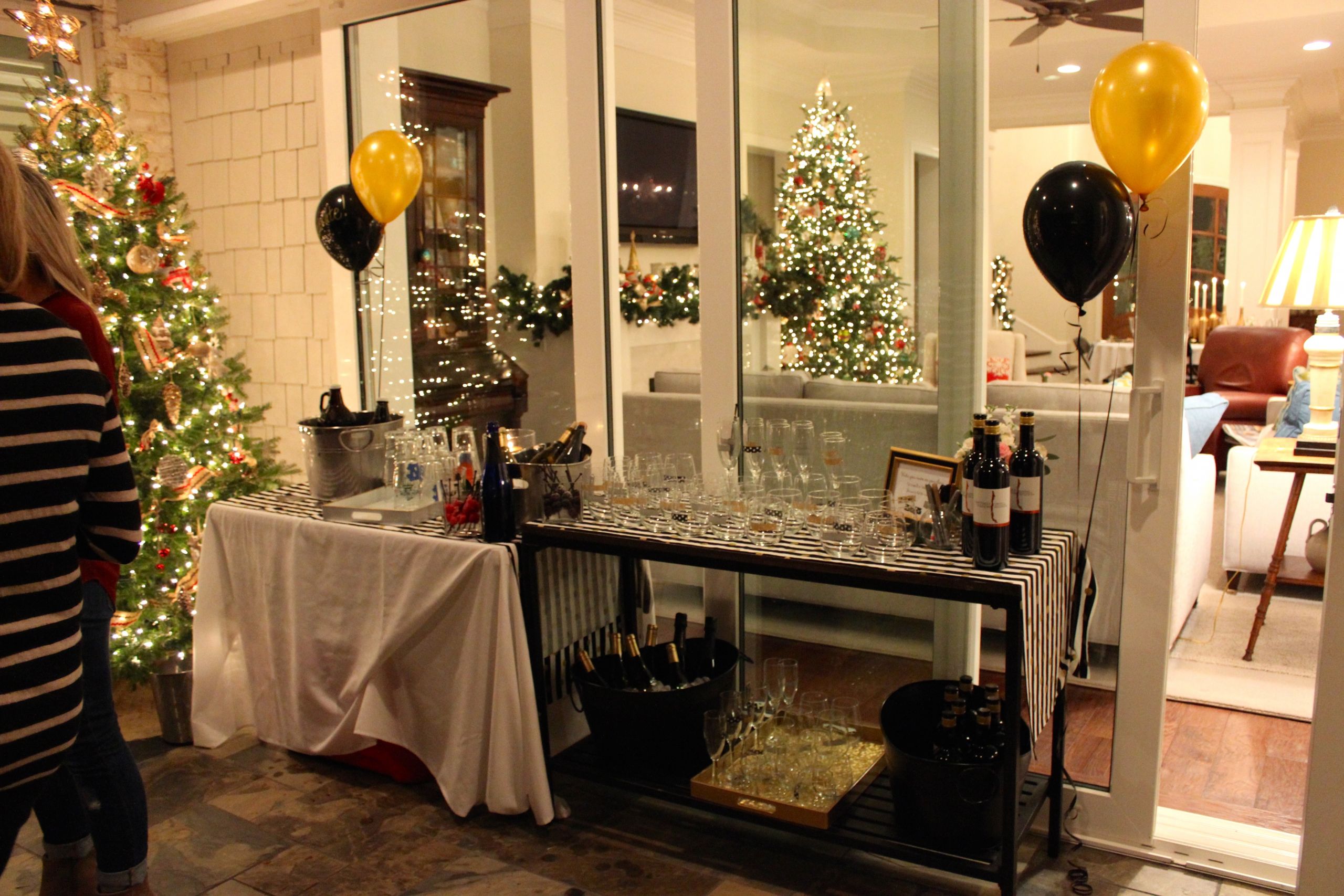 How To Decorate For A Birthday Party
 Gold Black and White My 30th Birthday Dinner Party