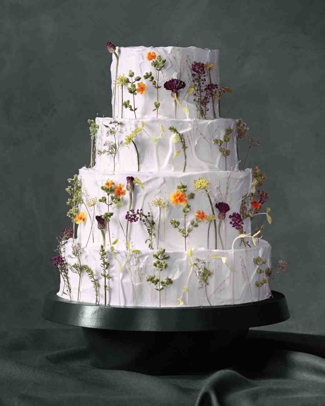 How To Decorate Wedding Cakes
 6 Fresh Ways to Decorate Wedding Cakes With Flowers