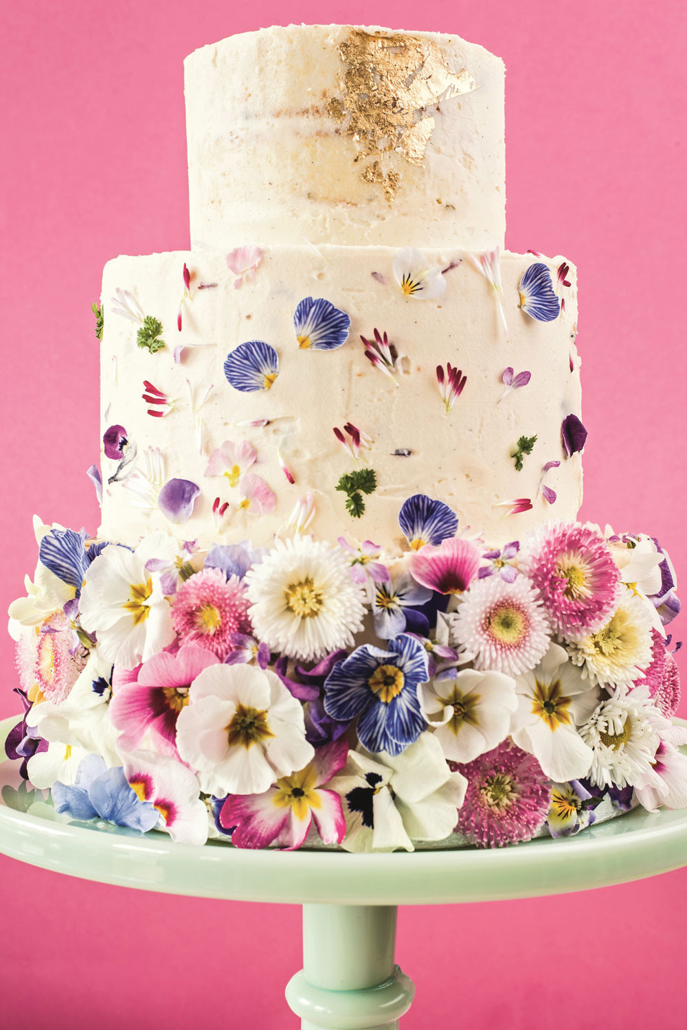 How To Decorate Wedding Cakes
 How To Decorate A Wedding Celebration Cake With Edible