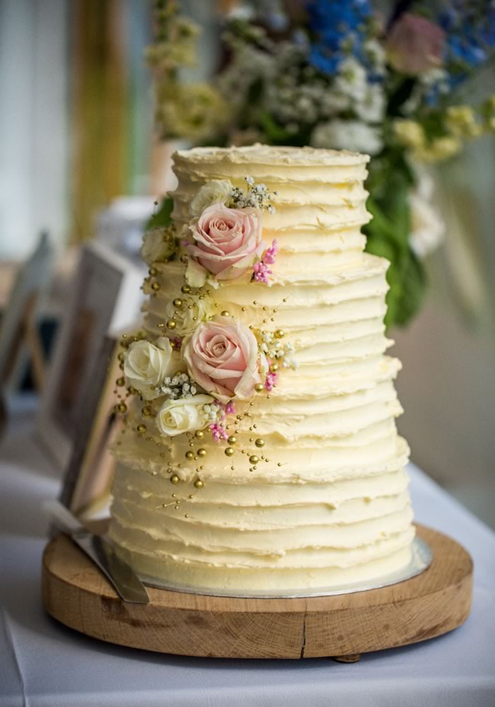 How To Decorate Wedding Cakes
 6 simple and sweet ideas to decorate your wedding cake
