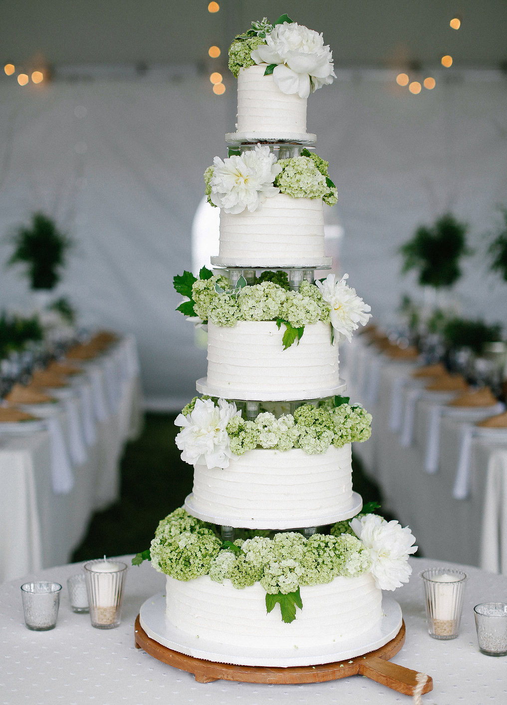 How To Decorate Wedding Cakes
 Wedding Cakes 20 Ways to Decorate with Fresh Flowers