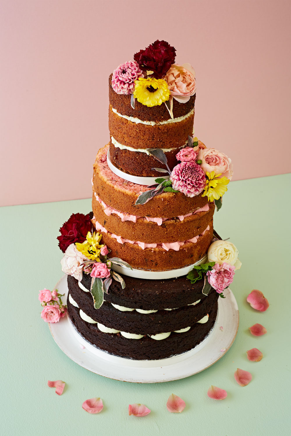 How To Decorate Wedding Cakes
 How To Decorate A Wedding Celebration Cake With Edible