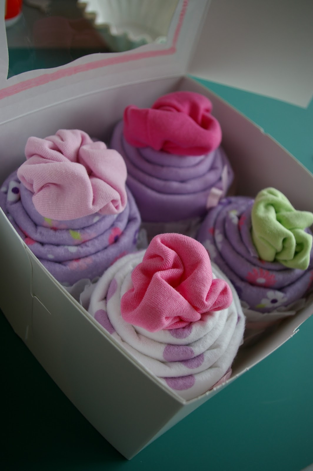 How To Make Baby Shower Gifts Out Of Diapers
 Cool Party Favors