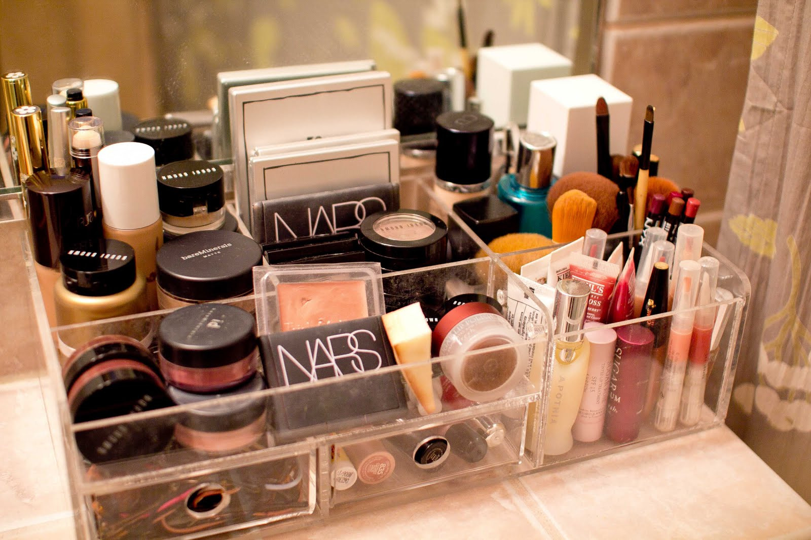 How To Organize Makeup DIY
 DIY Makeup Organizing Ideas for Simple but Stylish
