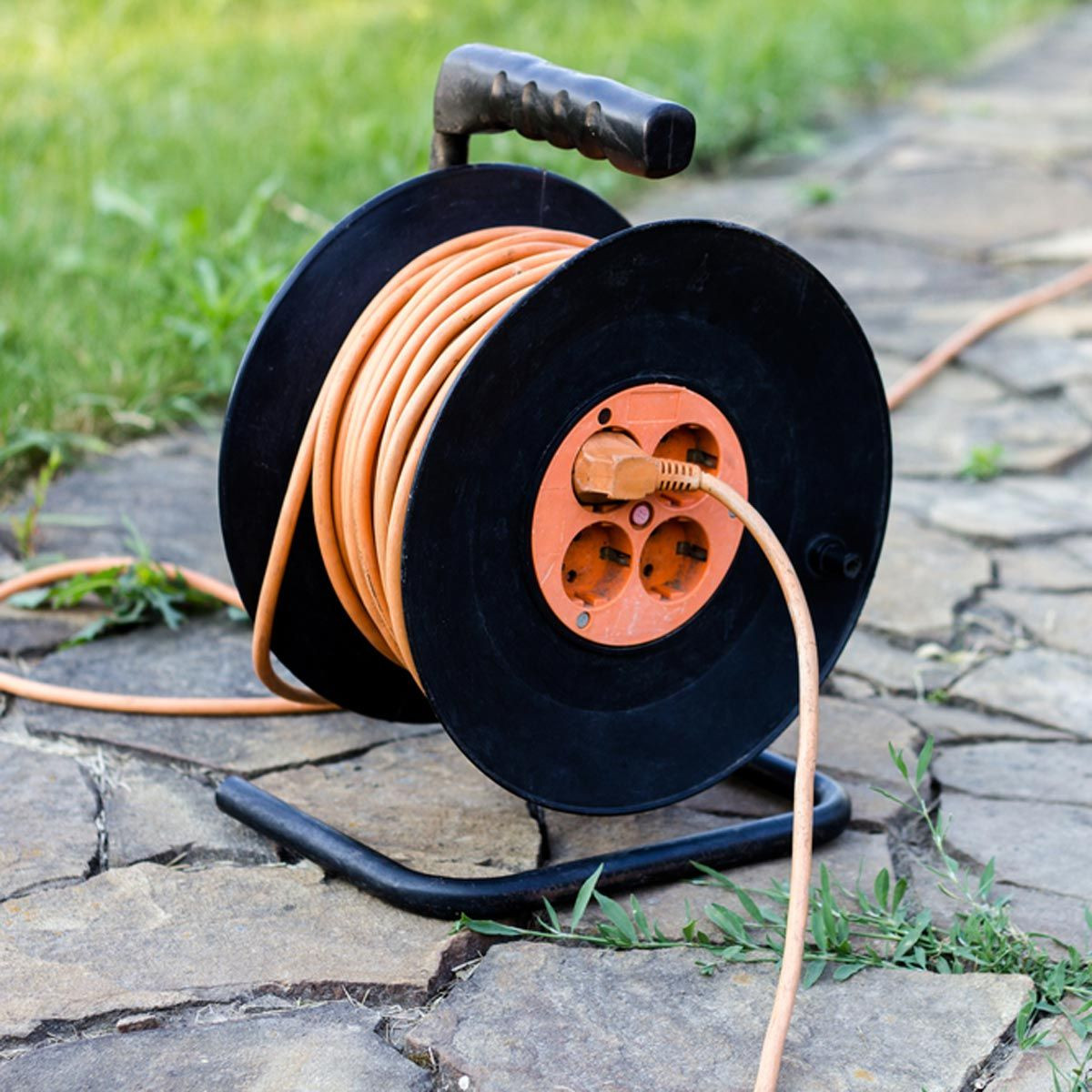 How To Protect Outdoor Extension Cord From Rain DIY
 This Nifty Trick Will Fix an Extension Cord for ly $4