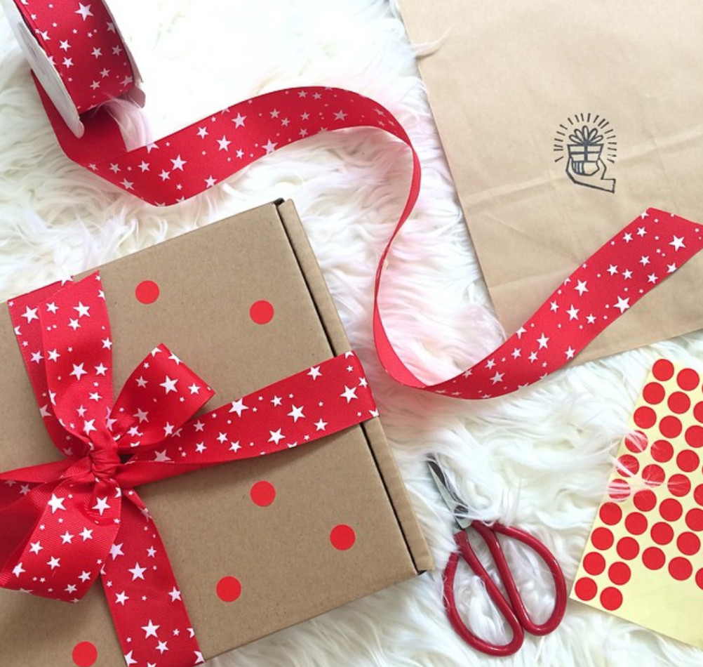 How To Wrap A Baby Gift Without Wrapping Paper
 10 Stylish ways to wrap Christmas ts with brown paper
