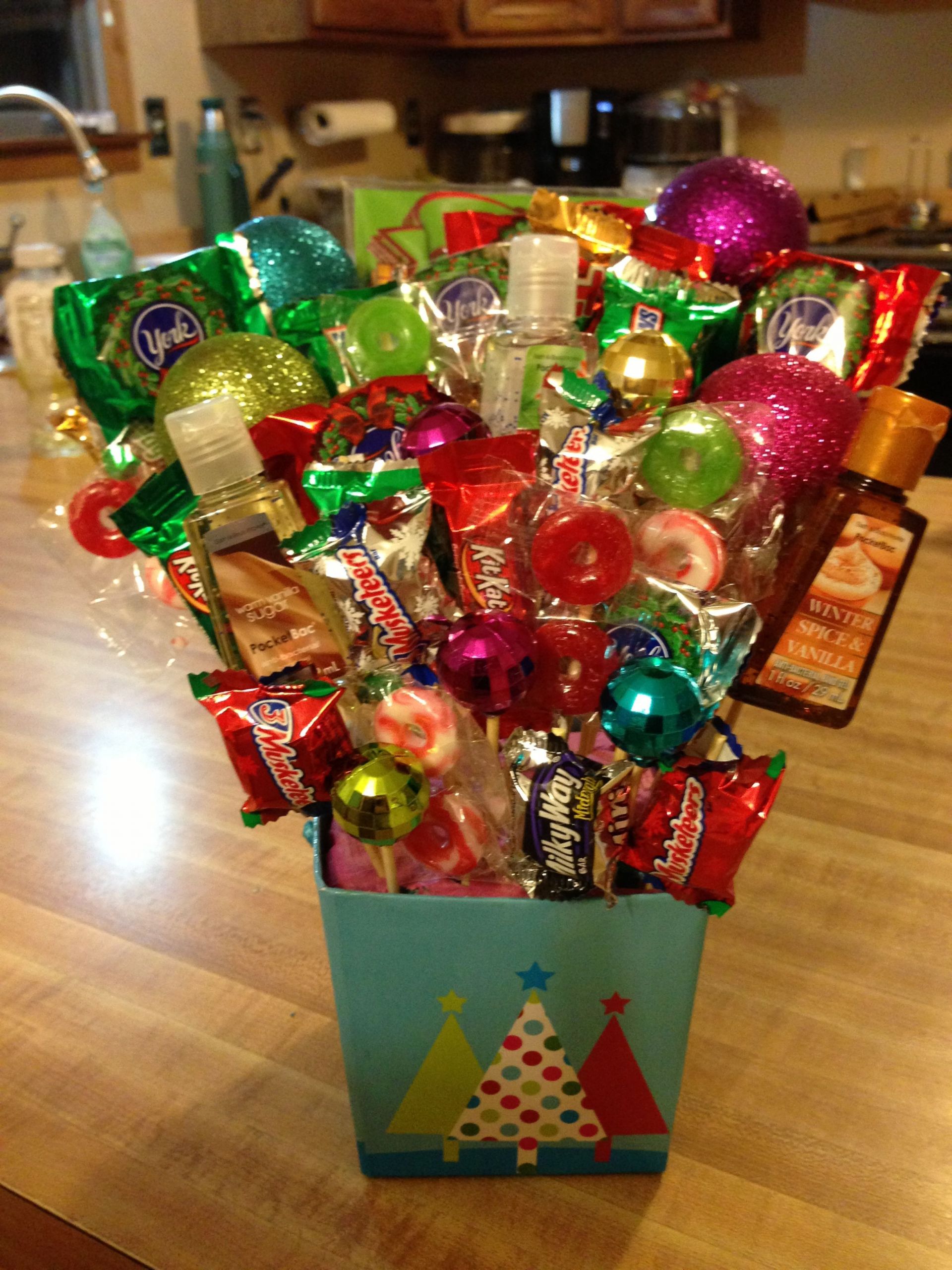 Ideas For Gift Card Basket
 Christmas basket o made fo boss with favorite can s and