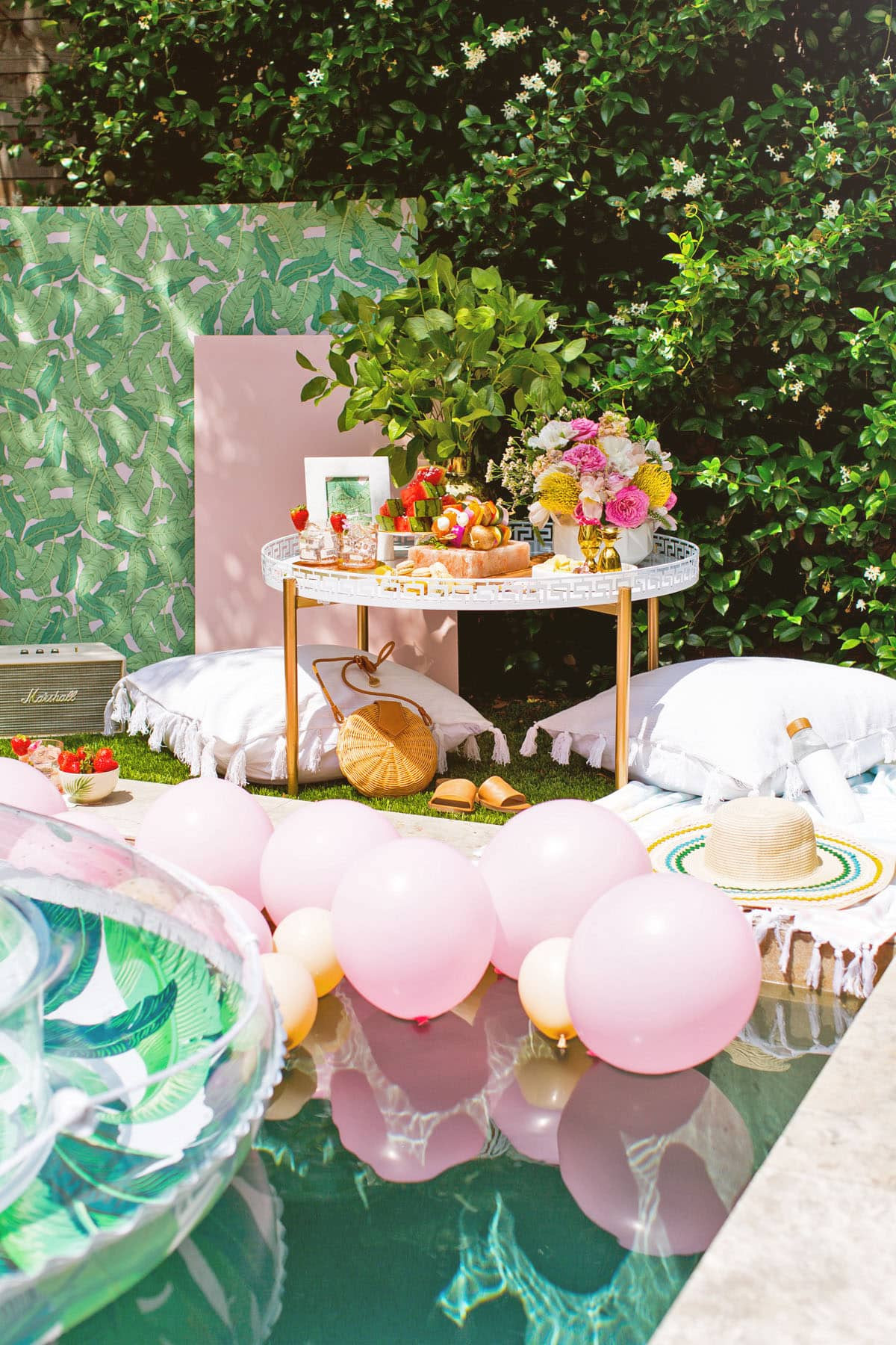 Ideas For Pool Party
 Luxe Poolside Entertaining