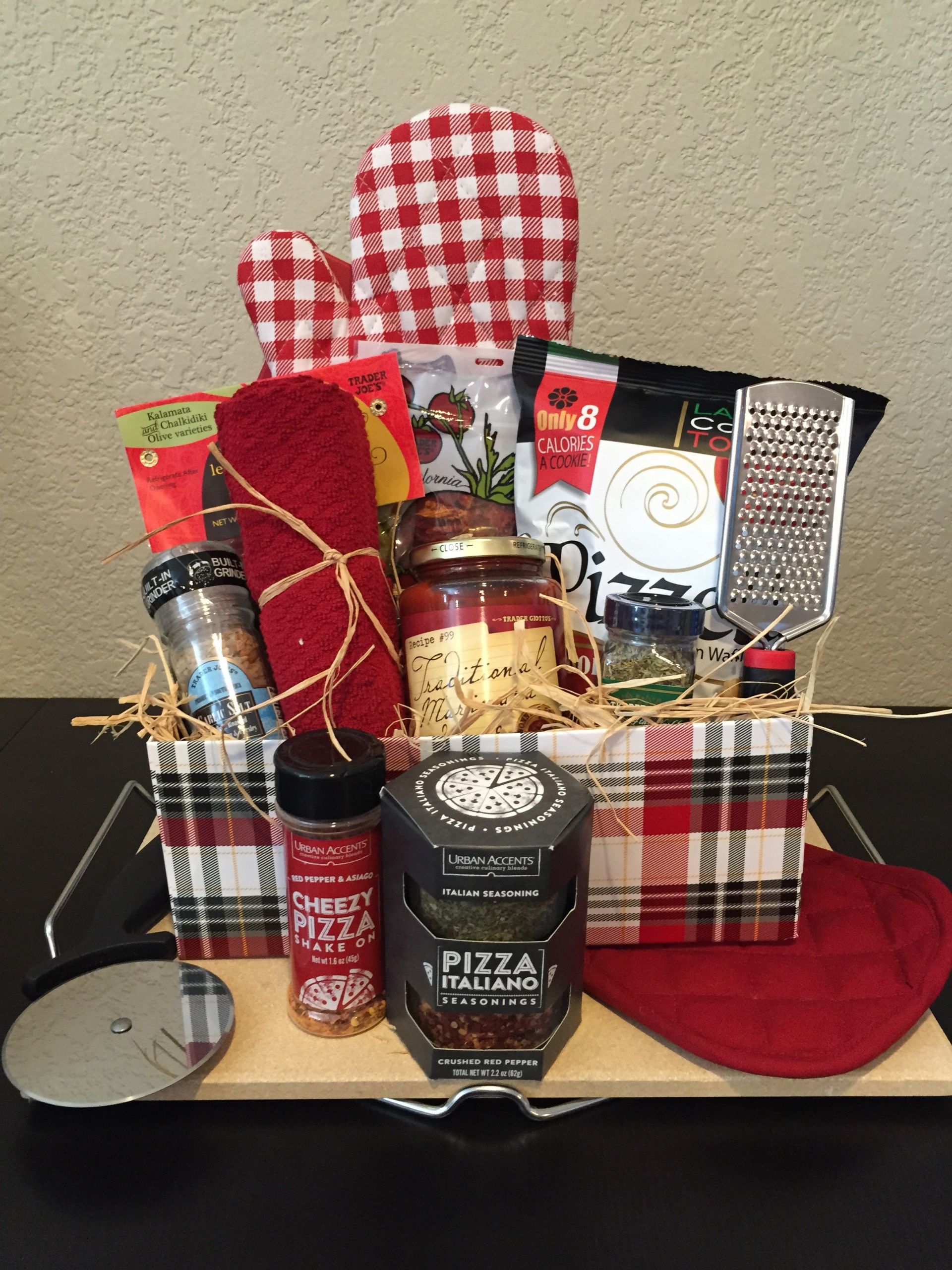 Ideas Gift Baskets Pizza Pans
 Themed Baskets