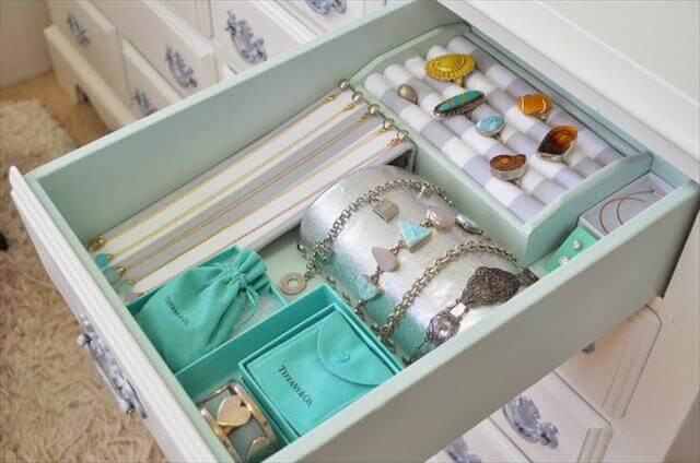 Jewelry Drawer Organizer DIY
 11 DIY Homemade Makeup Box Ideas