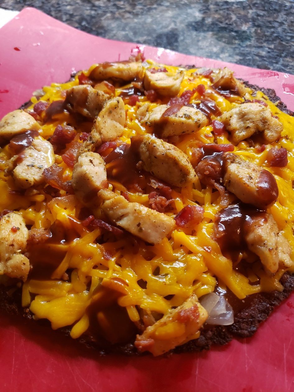 Keto Chicken Pizza
 Keto BBQ Chicken Pizza – Keto Plates