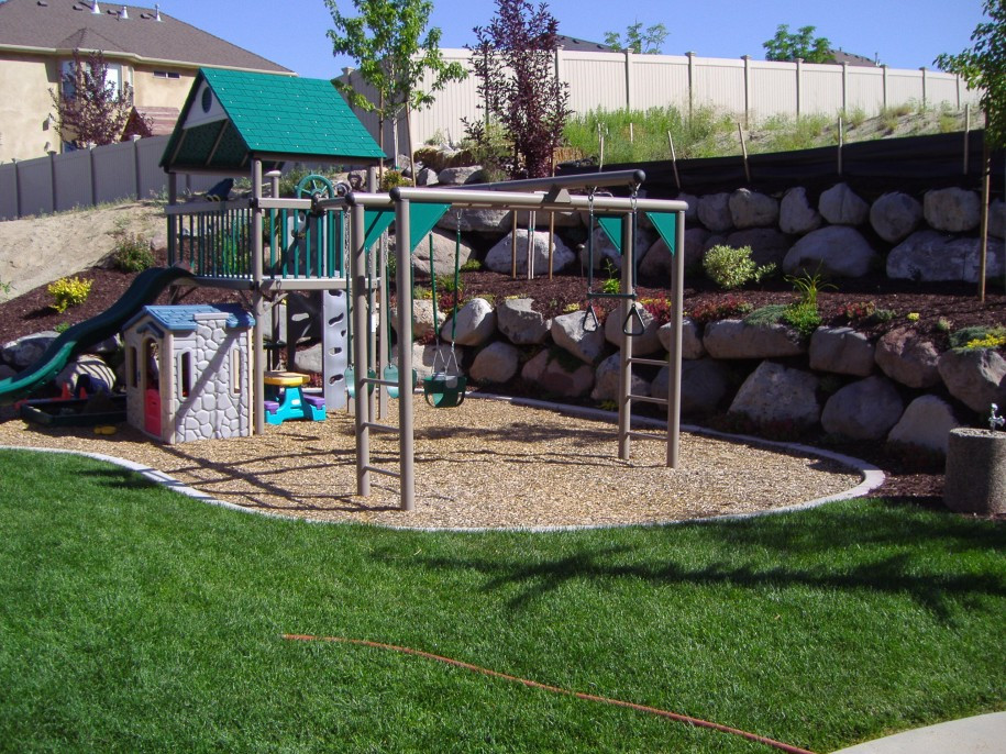 Kid Friendly Backyard Ideas
 Gallery of Garden Ideas for Kids or Children Interior