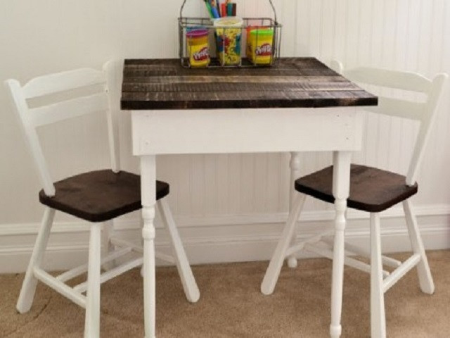 Kids Dining Table
 Recycled pallet dining table 15 ideas Refurbished Ideas