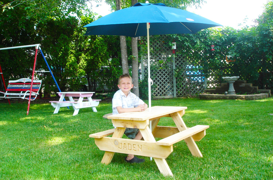 Kids Outside Table
 Kids Furniture Ideas from Wooden Pallet