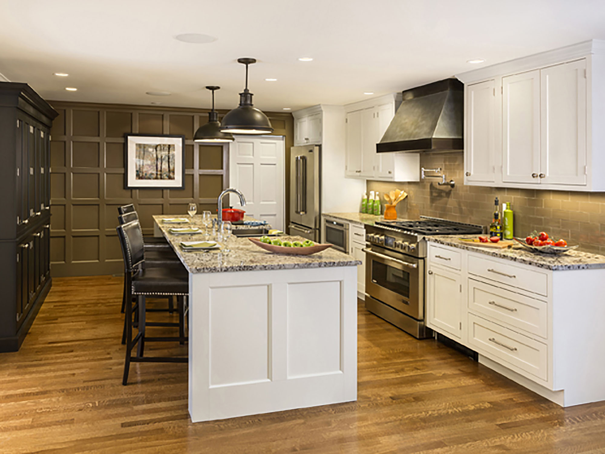 Kitchen Island Cabinets
 Builder Appreciates Design Service & Quality Cabinetry