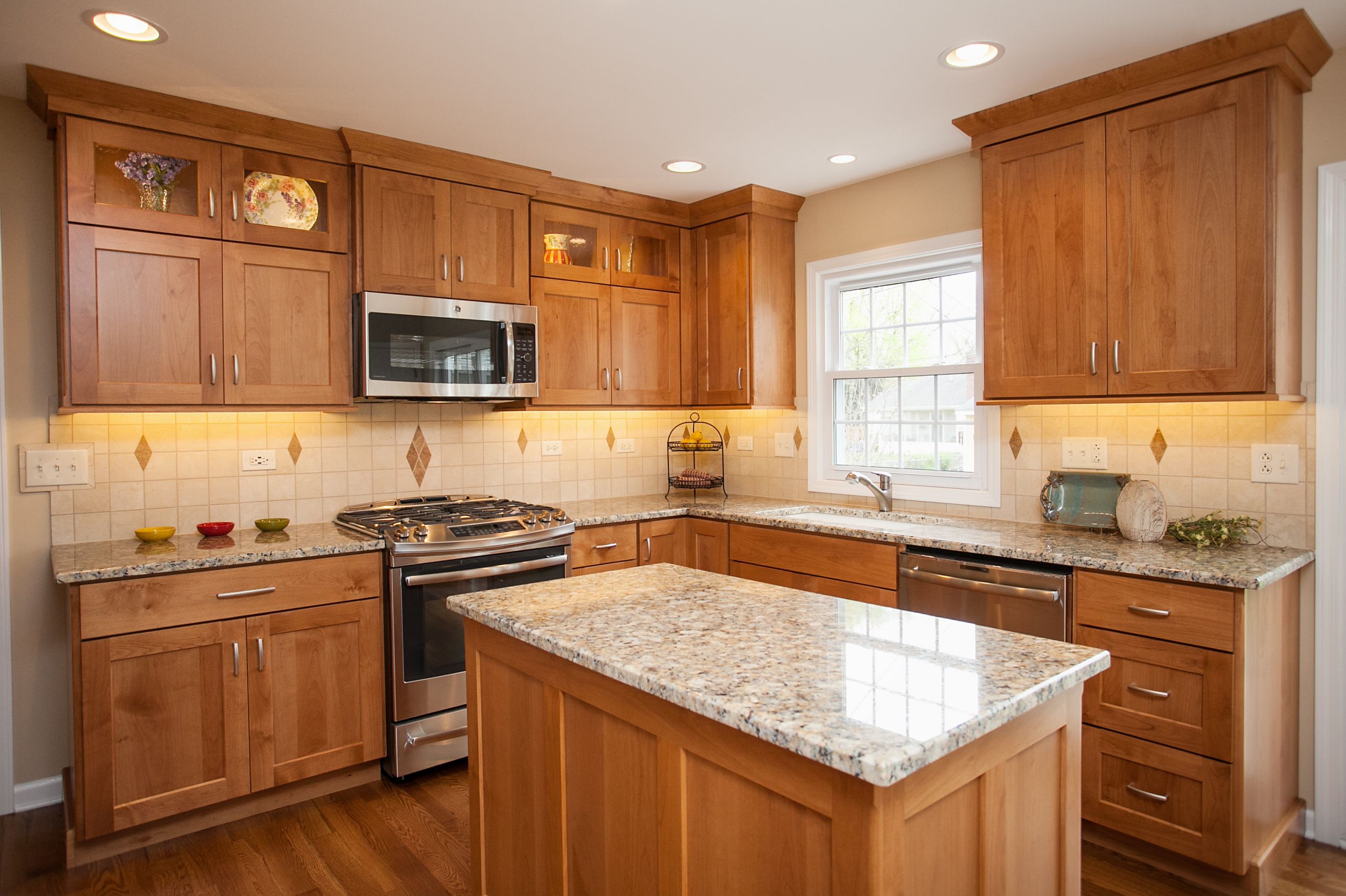 Kitchen Remodels With Oak Cabinets
 EASY ON THE EYES IN NAPERVILLE River Oak Cabinetry & Design