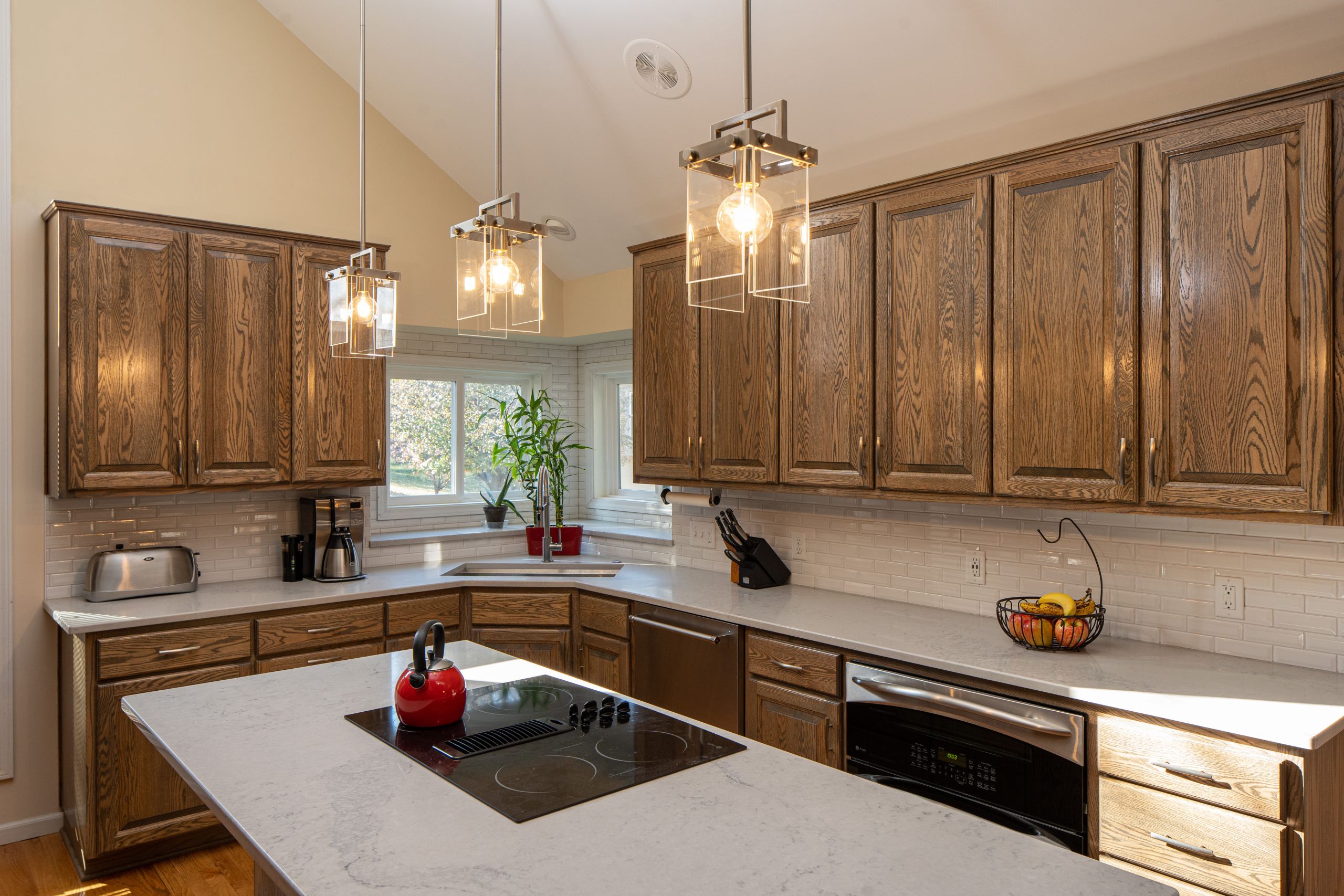 Kitchen Remodels With Oak Cabinets
 A Kitchen Remodel with Refinished Golden Oak Cabinets