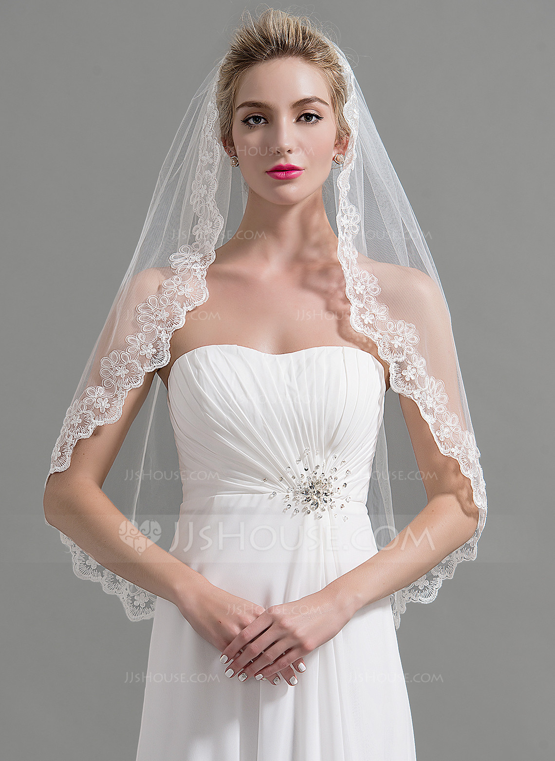 Lace Wedding Veils
 e tier Lace Applique Edge Fingertip Bridal Veils With