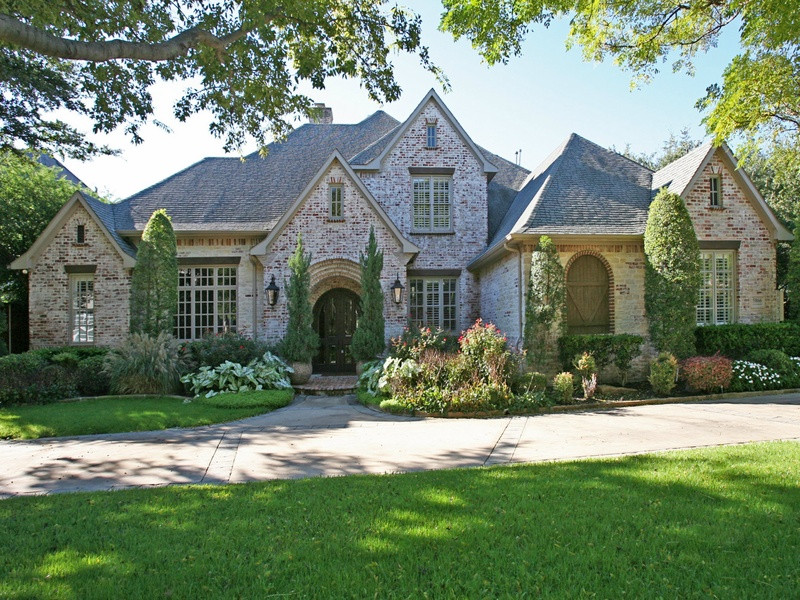 Landscape Design Dallas
 5 Dallas homes with landscape designs to make you green