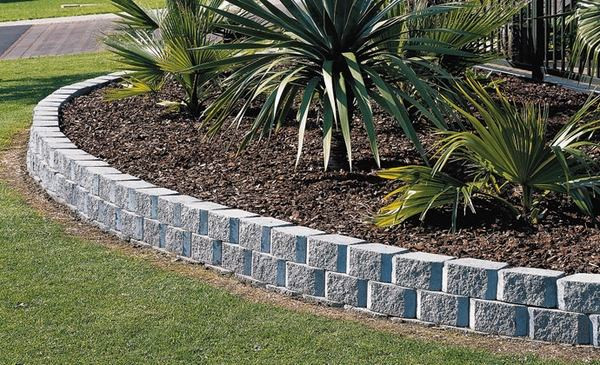 Landscape Edging Blocks
 Gorgeous landscape designs and modern garden edging ideas