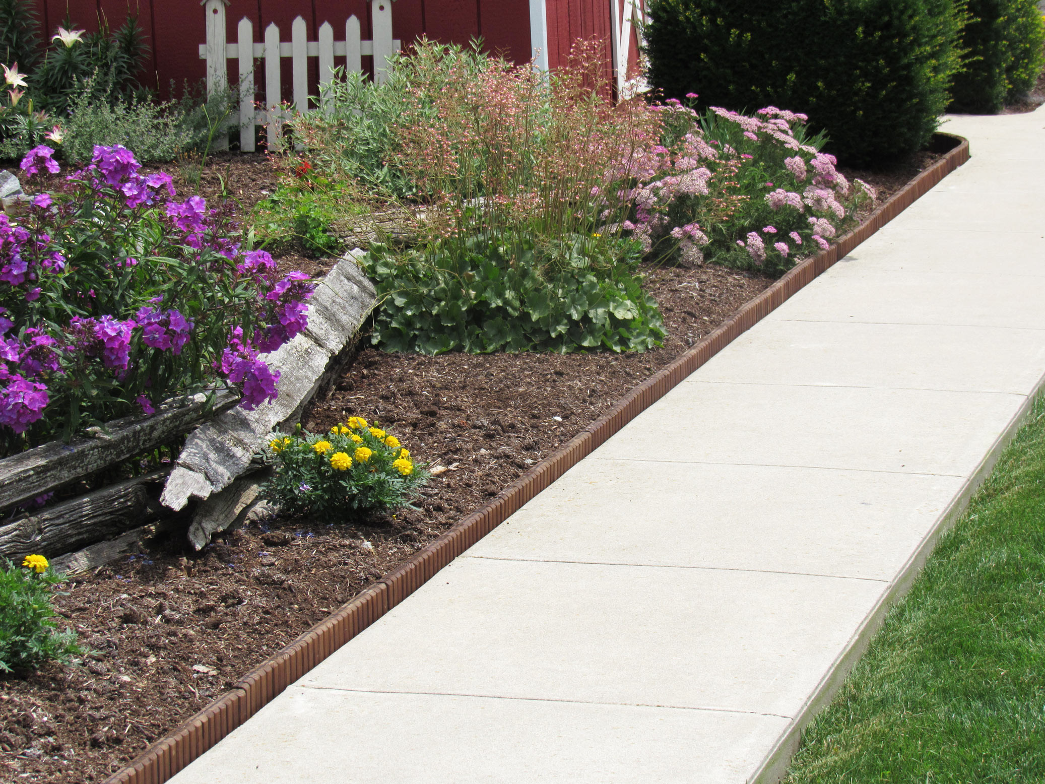 Landscape Edging Border
 Garden Borders and Edging Ideas Top 3 Ideas Eco Green