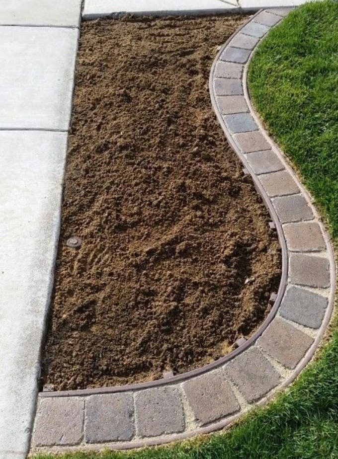 Landscape Edging Pavers
 20 Lawn Edging Ideas for a Heaven Backyard