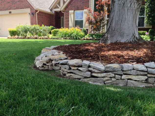Landscape Edging Stone
 12 Attractive Garden Edging Ideas With River Stones That
