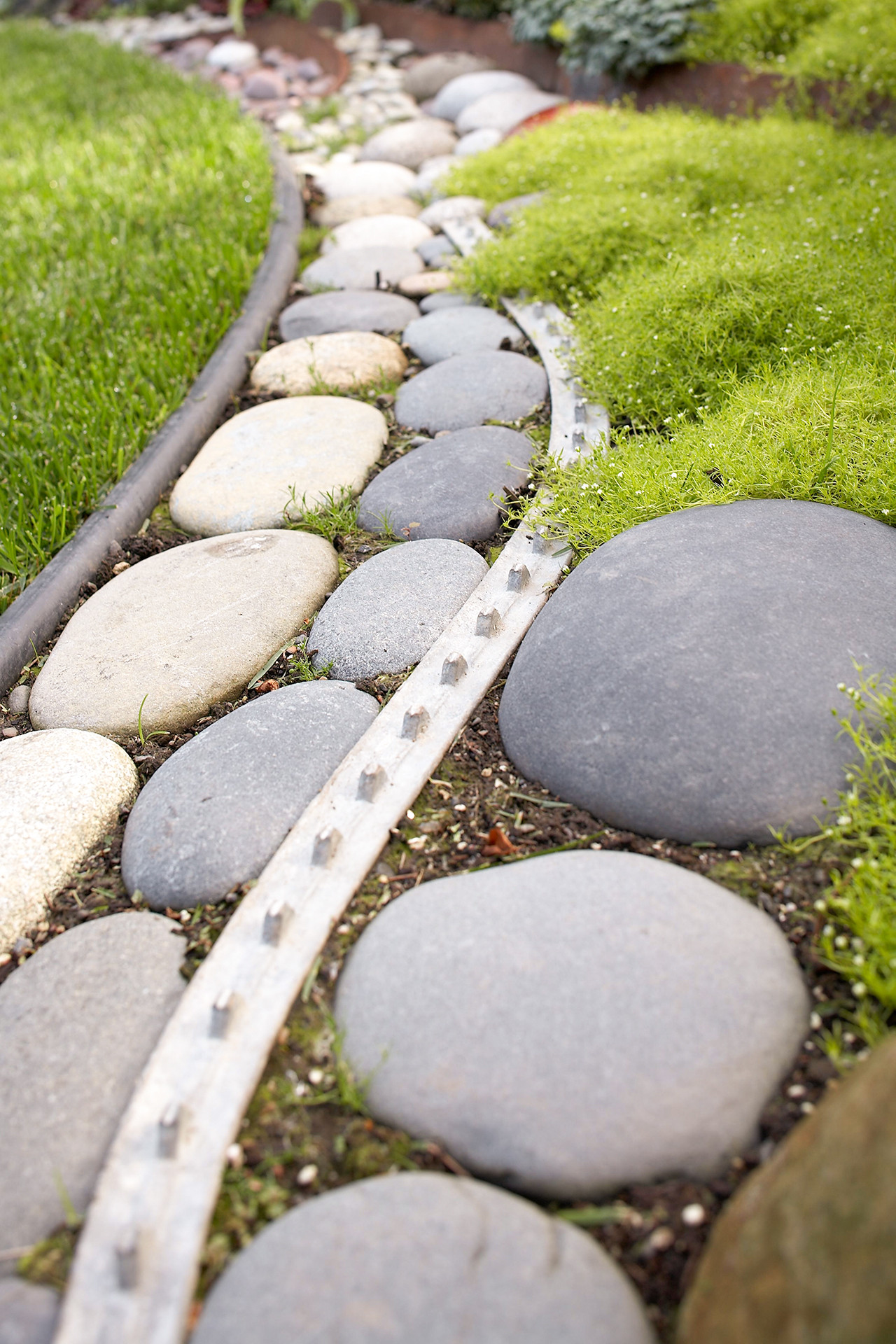 Landscape Edging Stones
 Using Landscape Edging