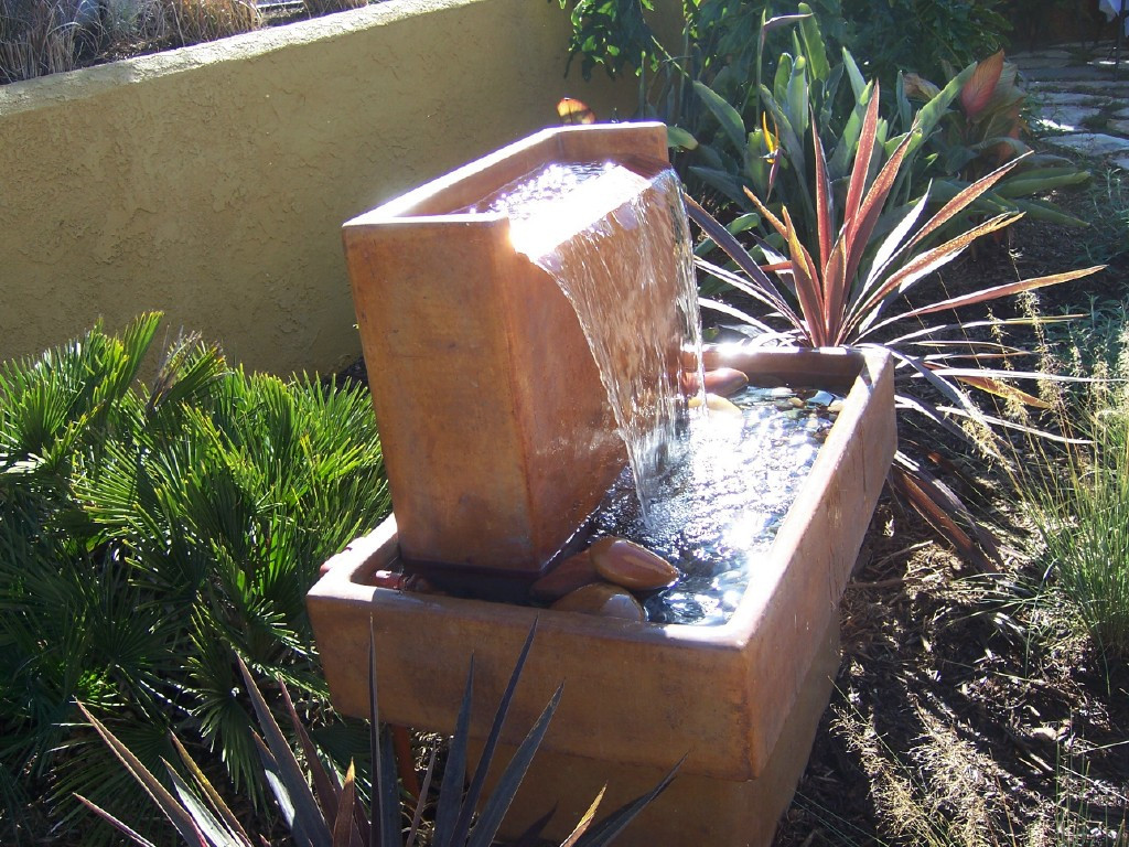 Landscape Fountain Modern
 The 2 Minute Gardener Modern Water Fountain