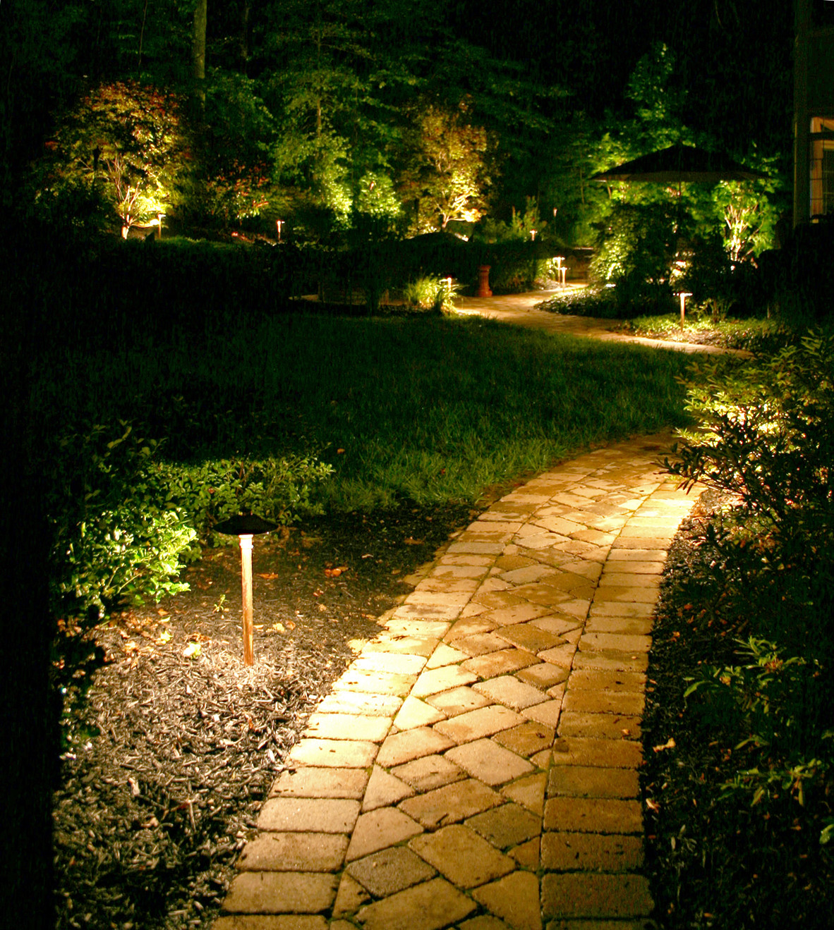 Landscape Path Lighting
 Where and how to use path lighting